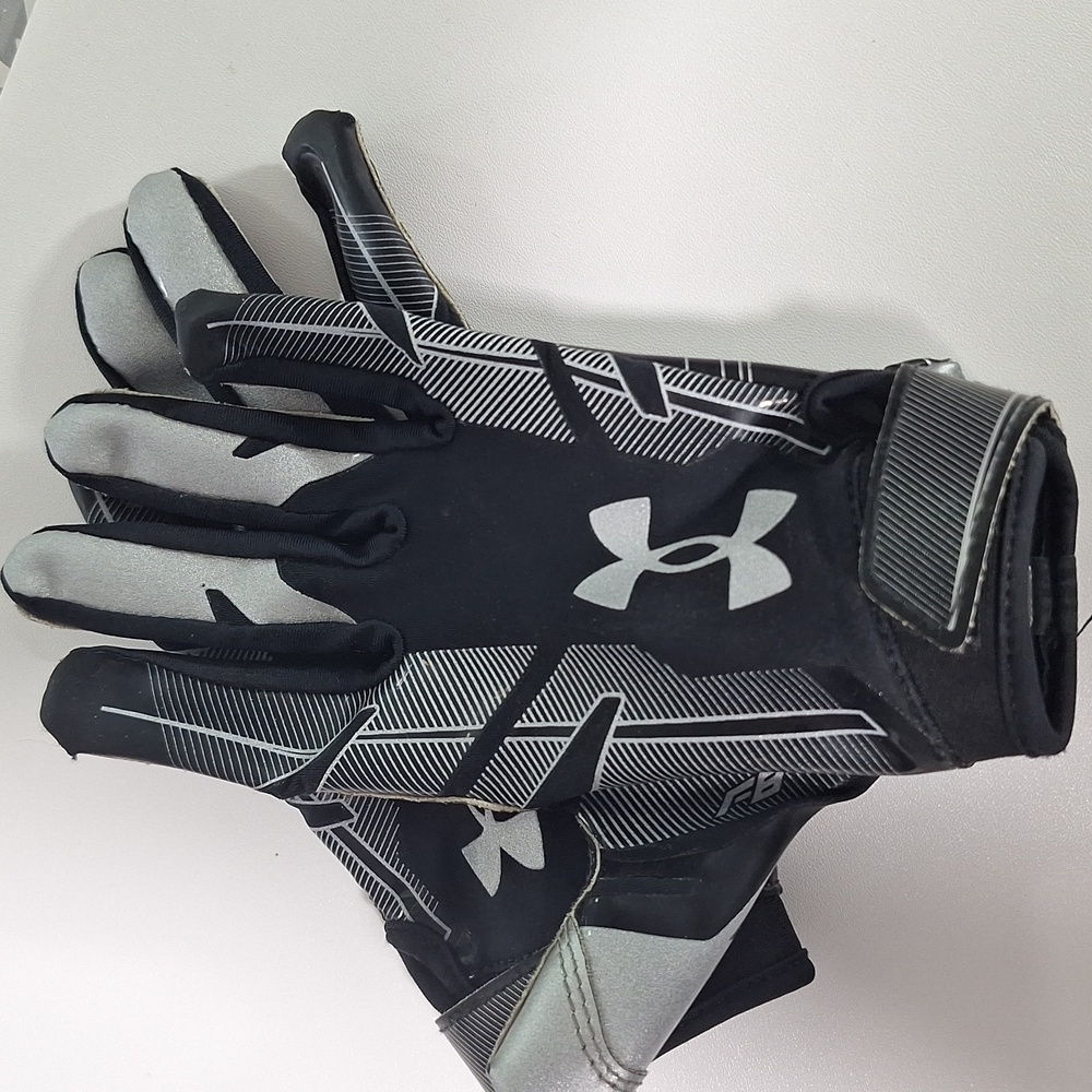 Under Armor Nitro Football Black and Gray Sports Gloves